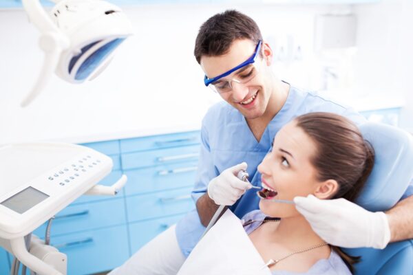 Diş Klinikleri İçin Hasta Bilgi Yönetimi Sistemi Nedir?